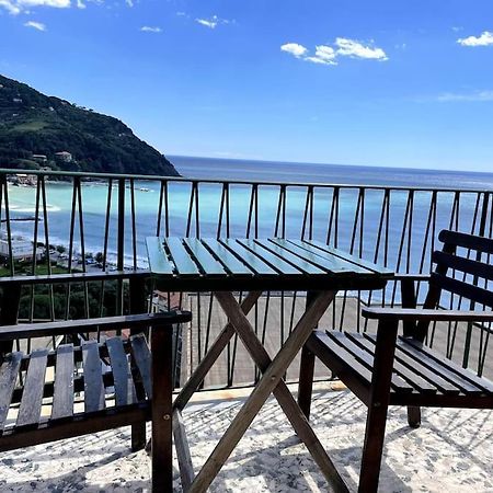 Ocean View Villa With Fast Wi-Fi And Elevator To Town 레반토 외부 사진