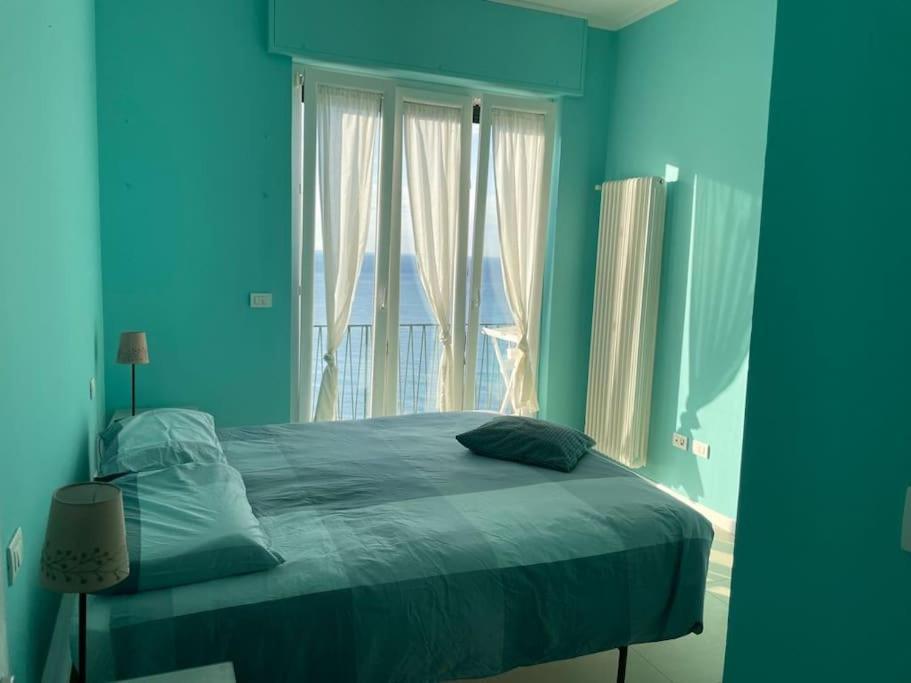 Ocean View Villa With Fast Wi-Fi And Elevator To Town 레반토 외부 사진