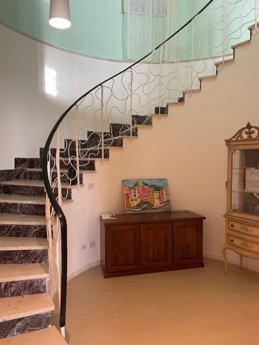 Ocean View Villa With Fast Wi-Fi And Elevator To Town 레반토 외부 사진
